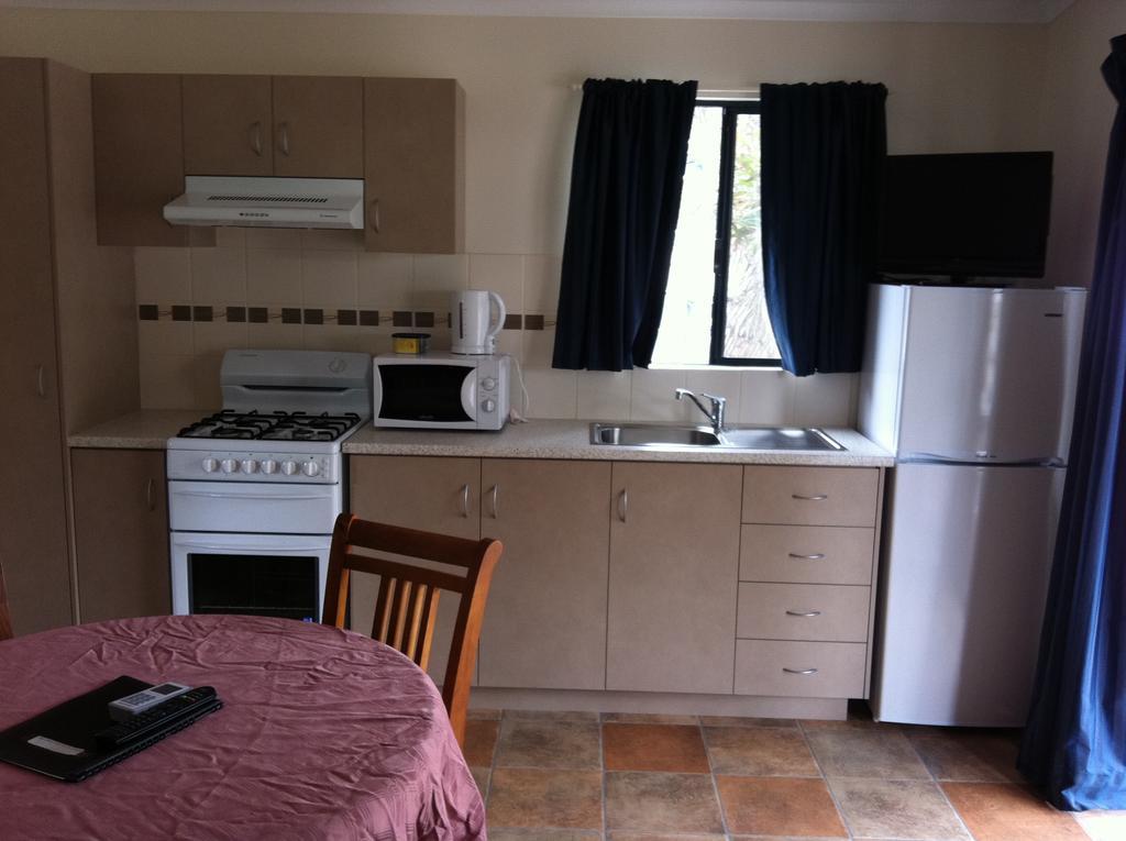Pinjarra Caravan Park And Cabins الغرفة الصورة